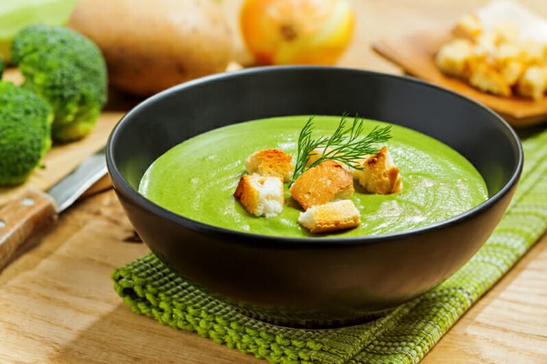 Broccoliscreme -suppe i ernæringsmenuen til vægttab