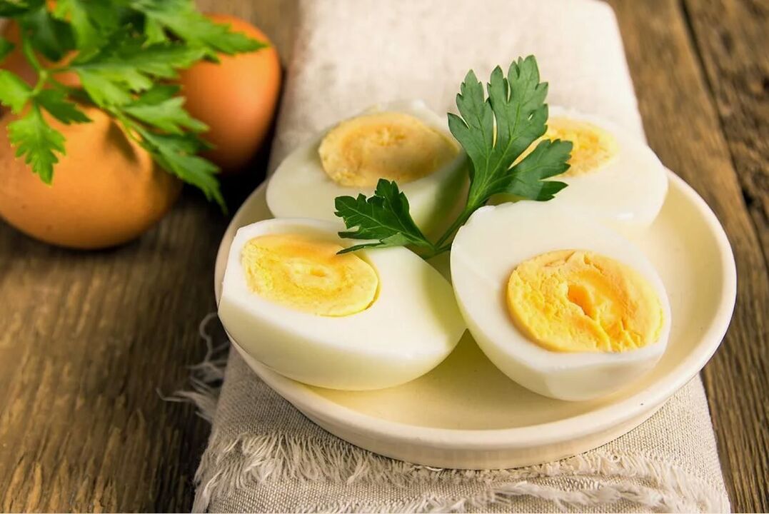 kogte æg til morgenmad